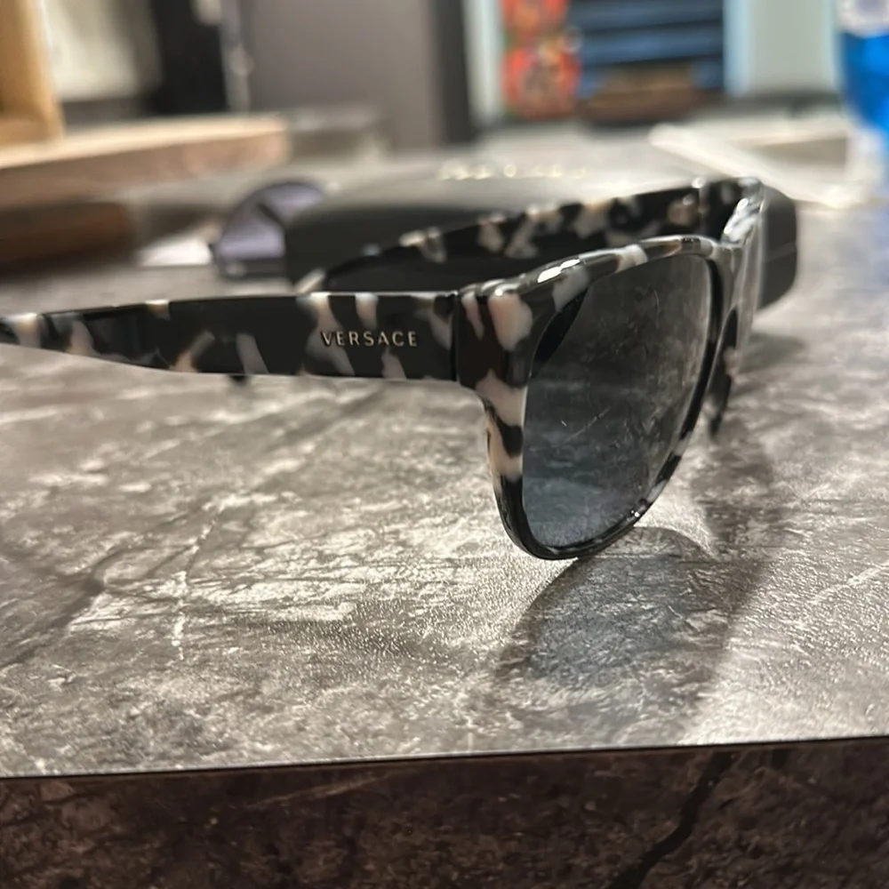 Versace sunglasses - Picture 3 of 3